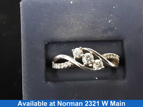 Women's Ring - White Gold 10k (.417) 2.9 grams Size 8.5