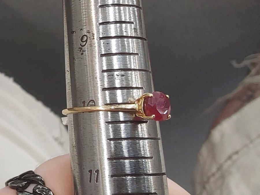 Women's Ring - Solitaire - Yellow Gold 10k (.417) 1.5 grams Size 5.5