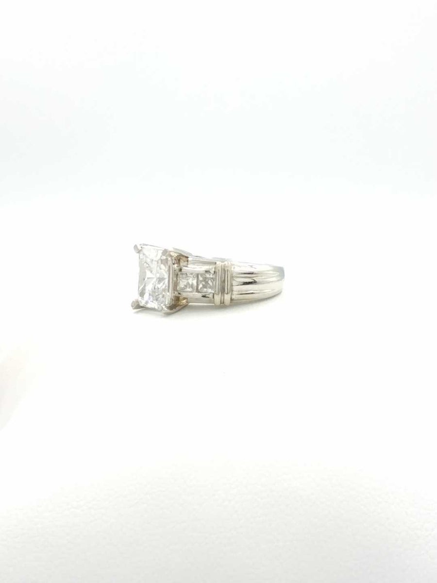 Women's Ring - White Gold 14k (.585) 7 grams Size 7