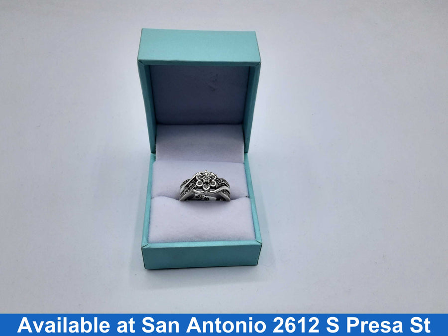 Women's Ring - Silver 4.7 grams Size 8