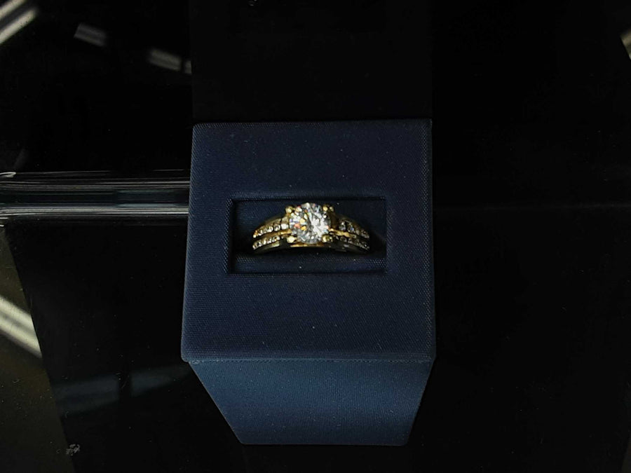 Women's Ring - Yellow Gold 10k (.417) 3.2 grams Size 7.5