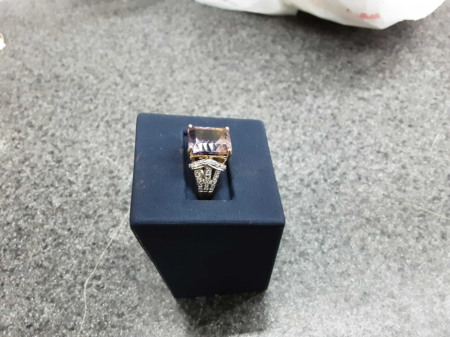 Women's Ring - Yellow Gold 10k (.417) 4.4 grams Size 7.5