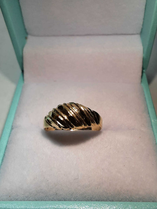 Women's Ring - Yellow Gold 10k (.417) 1.6 grams Size 4