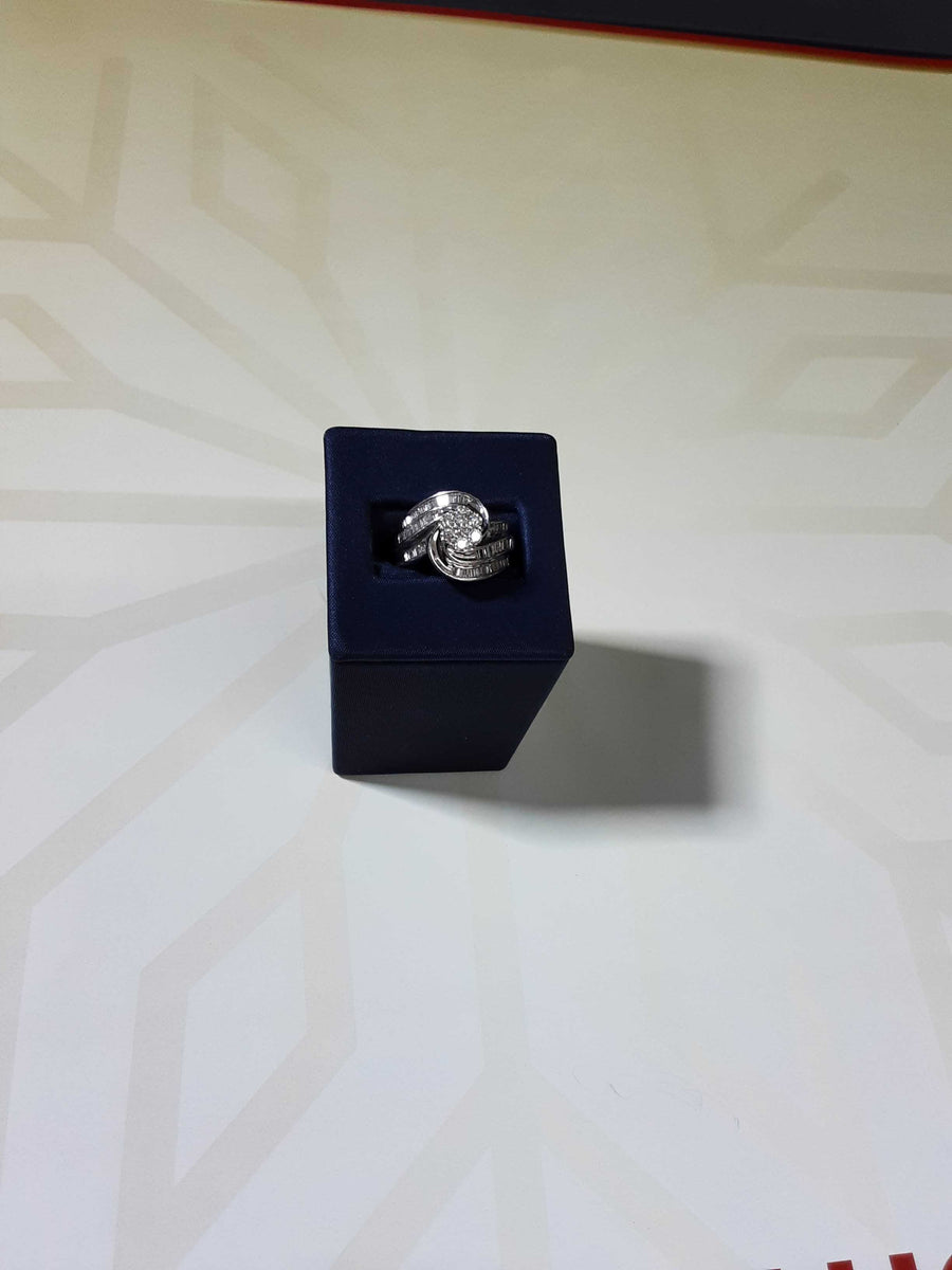 Women's Ring - White Gold 10k (.417) 6.5 grams Size 6