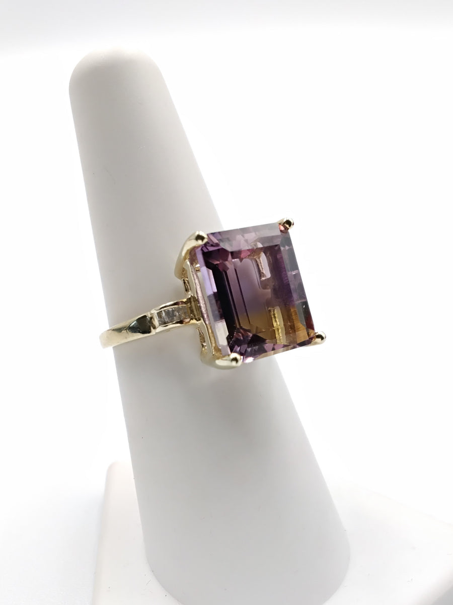 Amethyst Ring With Orange Hues 10k Yellow Gold (.417) 4.3 Grams Size 8