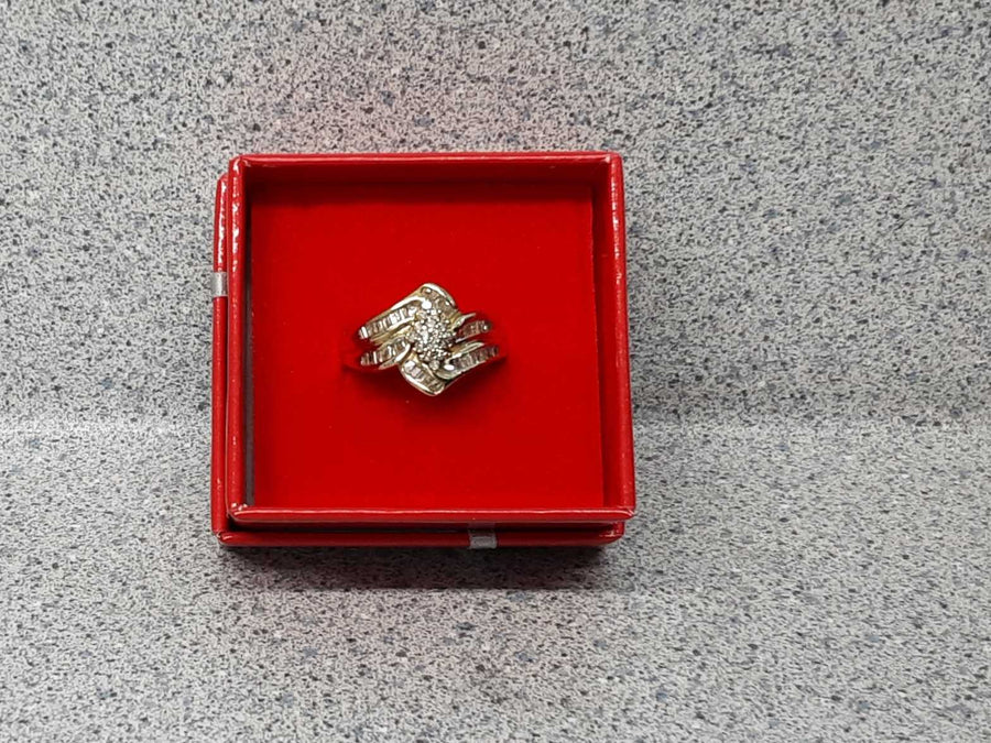 Women's Ring - Yellow Gold 10k (.417) 3.6 grams Size 7