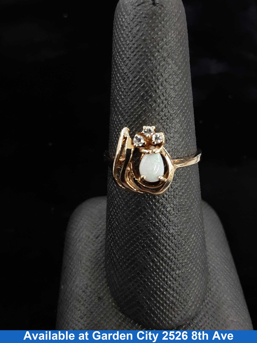 Women's Ring - Yellow Gold 14k (.585) 2.8 grams Size 7.5