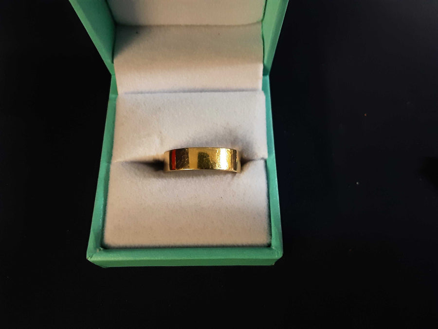 Ring - Wedding Band - Yellow Gold 18k (.750) 3.9 grams Size 8