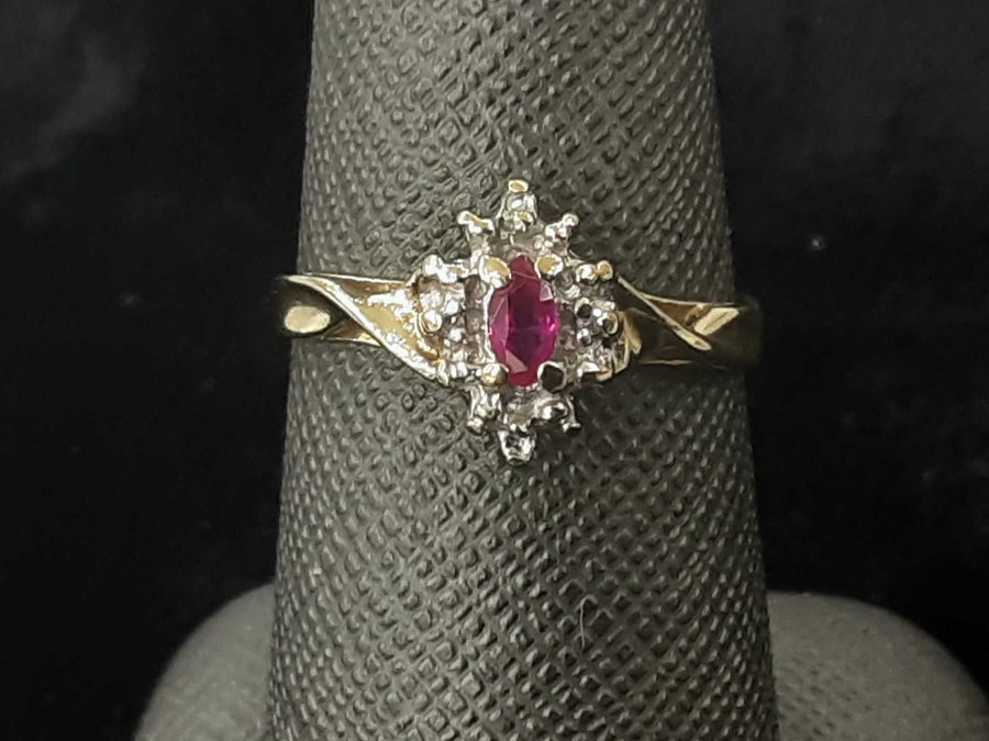 Women's Ring - Yellow Gold 14k (.585) 2 grams Size 7.5