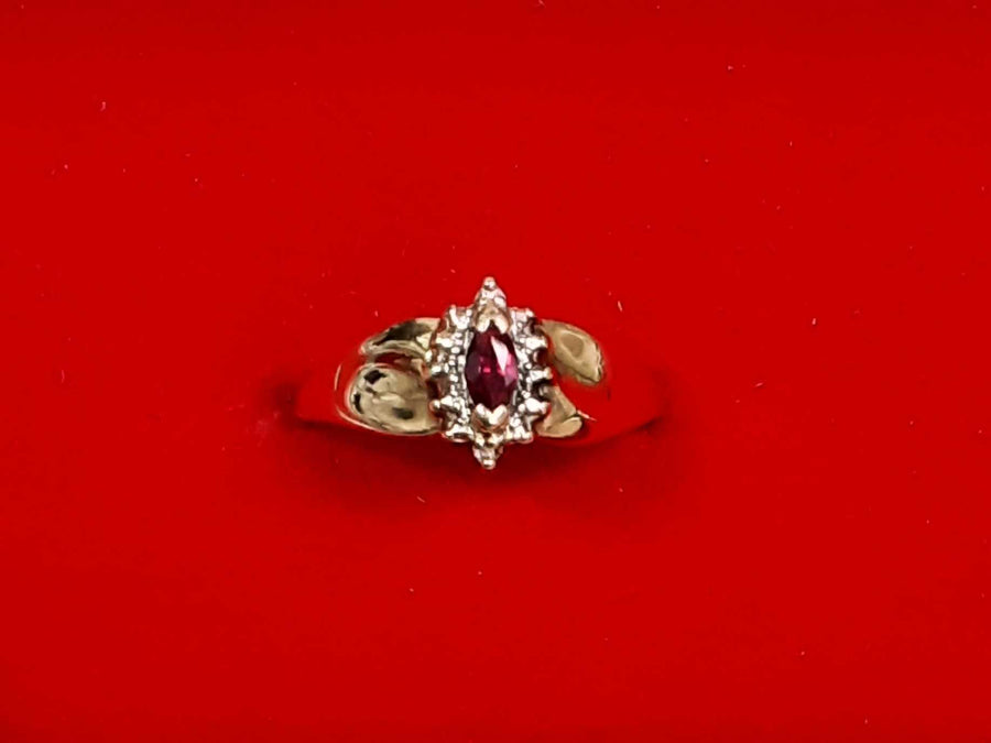Women's Ring - Yellow Gold 10k (.417) 1.7 grams Size 6.5