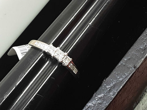 Women's Ring - White Gold 10k (.417) 1.7 grams Size 8
