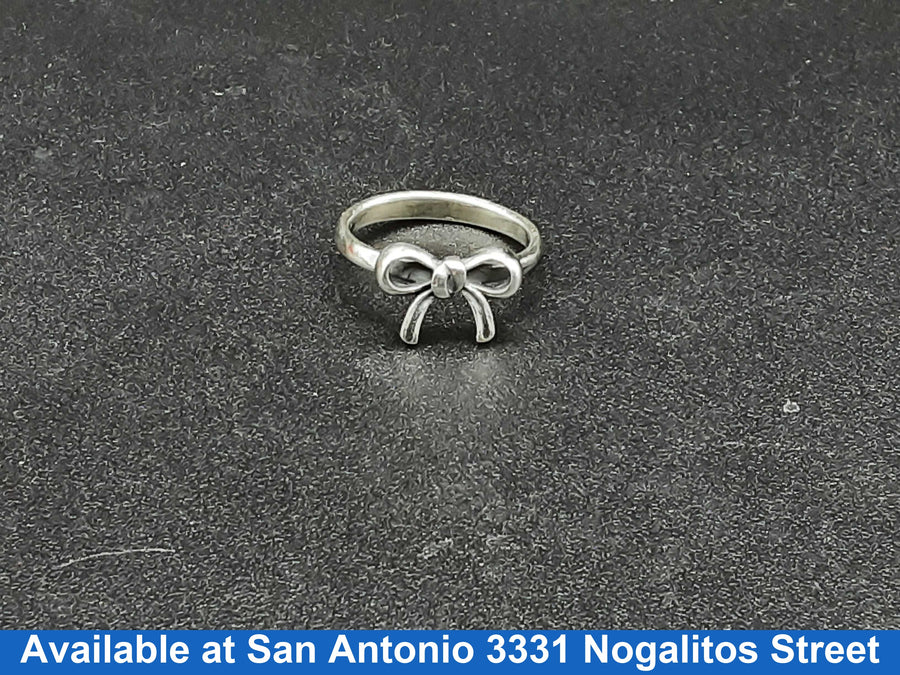 Women's Ring - Silver 2.6 grams Size 7