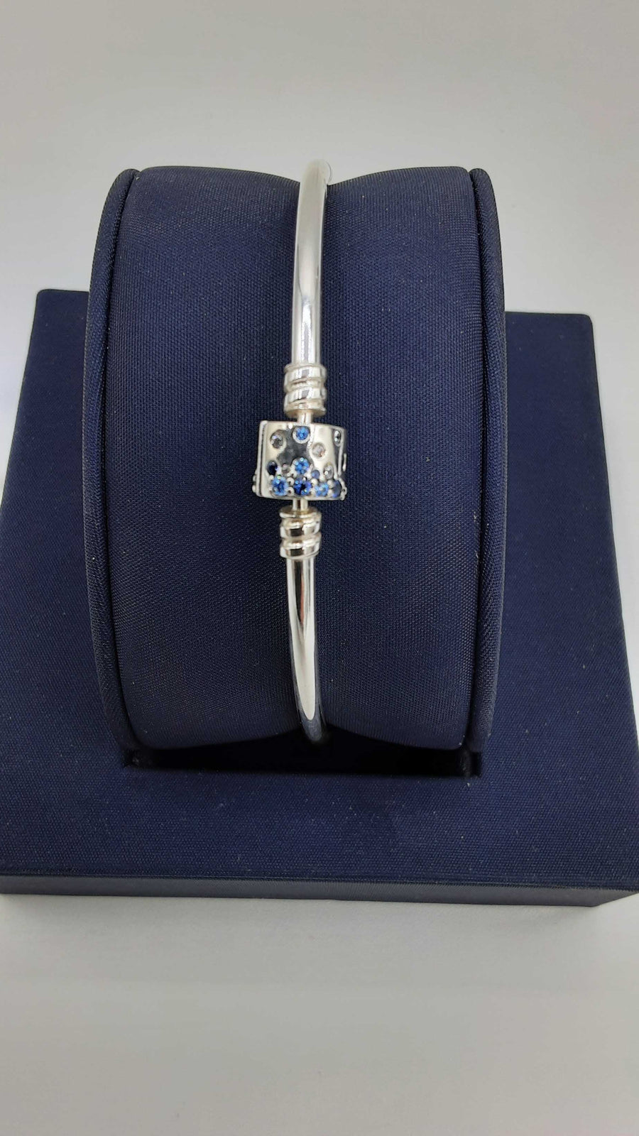 Bangle Bracelet - Silver 8.5 grams 8 inch