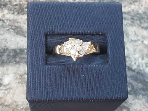 Women's Ring - Yellow Gold 10k (.417) 2.9 grams Size 8