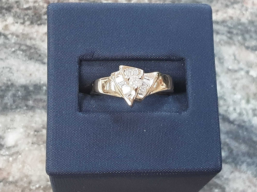 Women's Ring - Yellow Gold 10k (.417) 2.9 grams Size 8