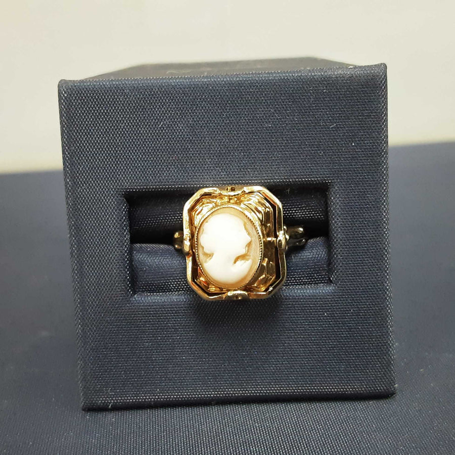 Women's Ring - Yellow Gold 10k (.417) 2.7 grams Size 20