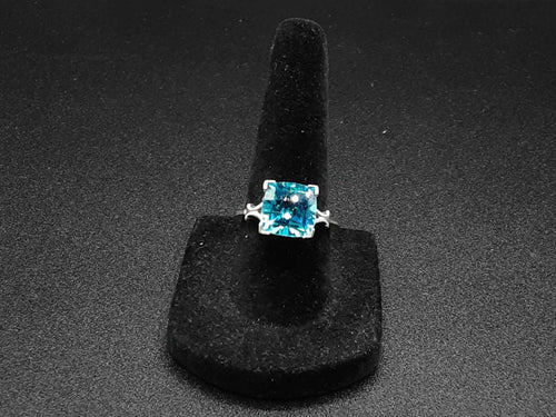 Women's Ring - White Gold 14k (.585) 4.3 grams Size 6.5