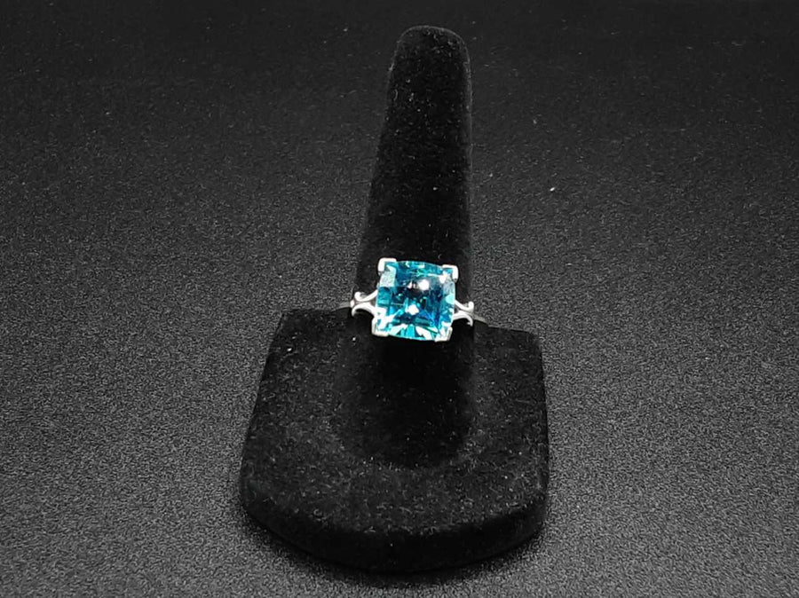 Women's Ring - White Gold 14k (.585) 4.3 grams Size 6.5