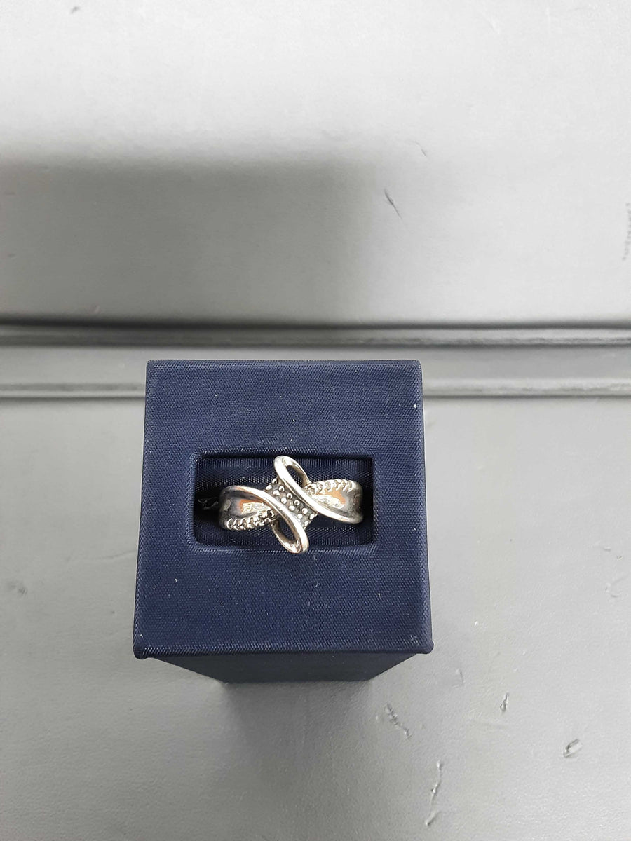 Women's Ring - Silver 4.4 grams Size 6