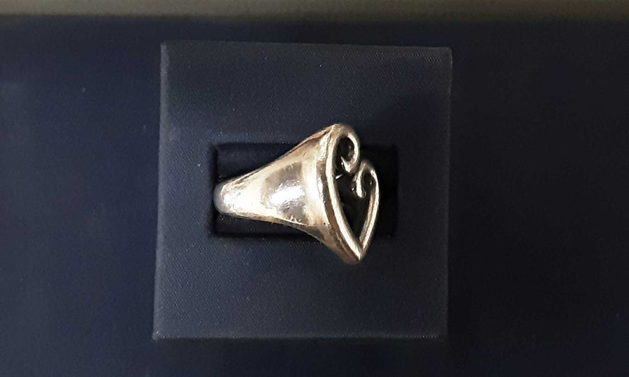 Women's Ring - Silver 7.6 grams Size 7.5