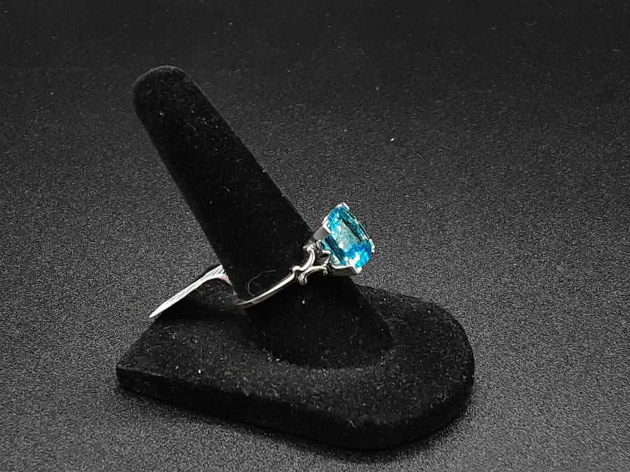 Women's Ring - White Gold 14k (.585) 4.3 grams Size 6.5