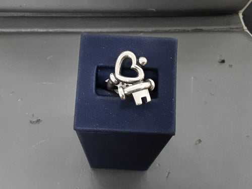 Women's Ring - Silver 7 grams Size 6