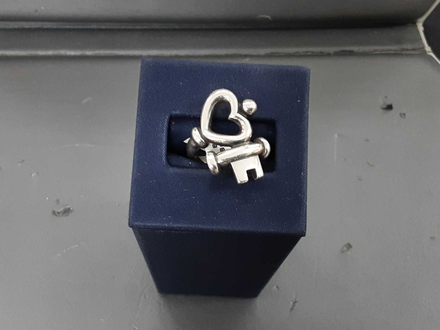 Women's Ring - Silver 7 grams Size 6