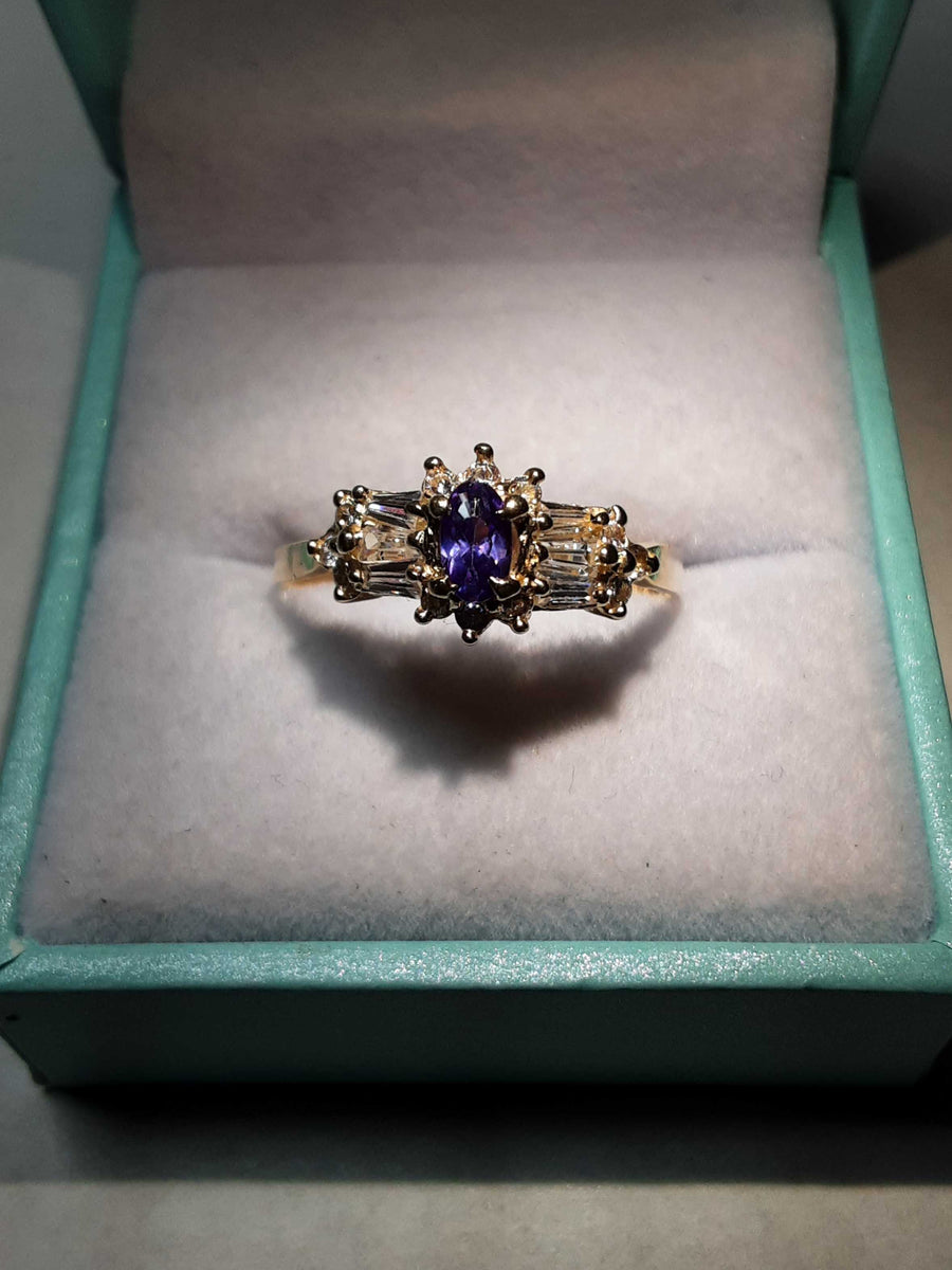 Women's Ring - Yellow Gold 10k (.417) 1.9 grams Size 10.5