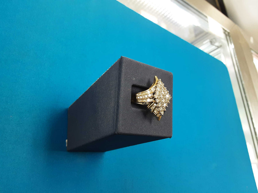Women's Ring - Yellow Gold 10k (.417) 6.1 grams Size 10