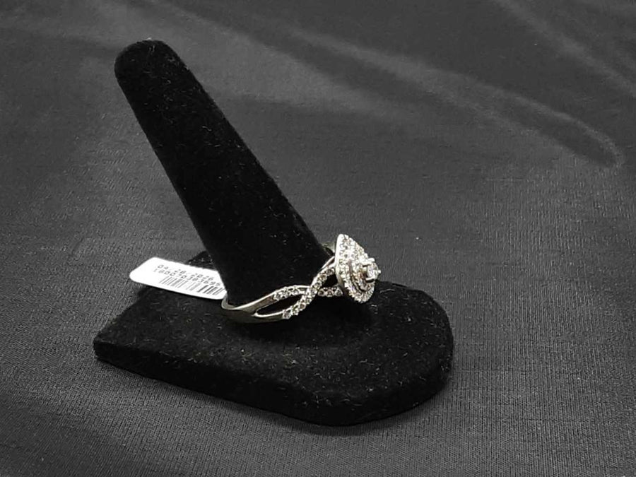 Women's Ring - White Gold 14k (.585) 4.6 grams Size 9.5