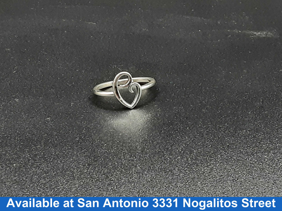 Women's Ring - Silver 1.9 grams Size 8