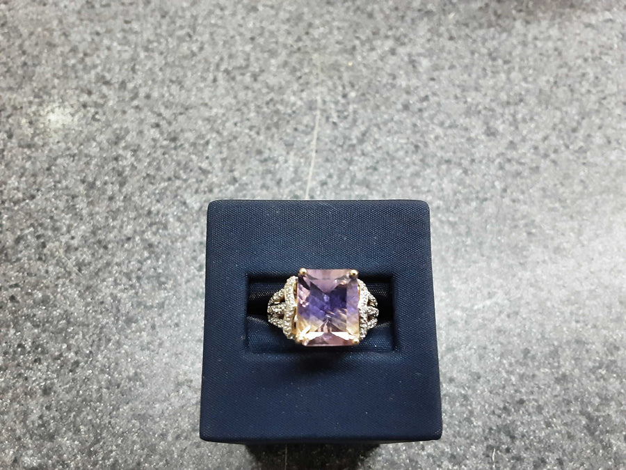 Women's Ring - Yellow Gold 10k (.417) 4.4 grams Size 7.5