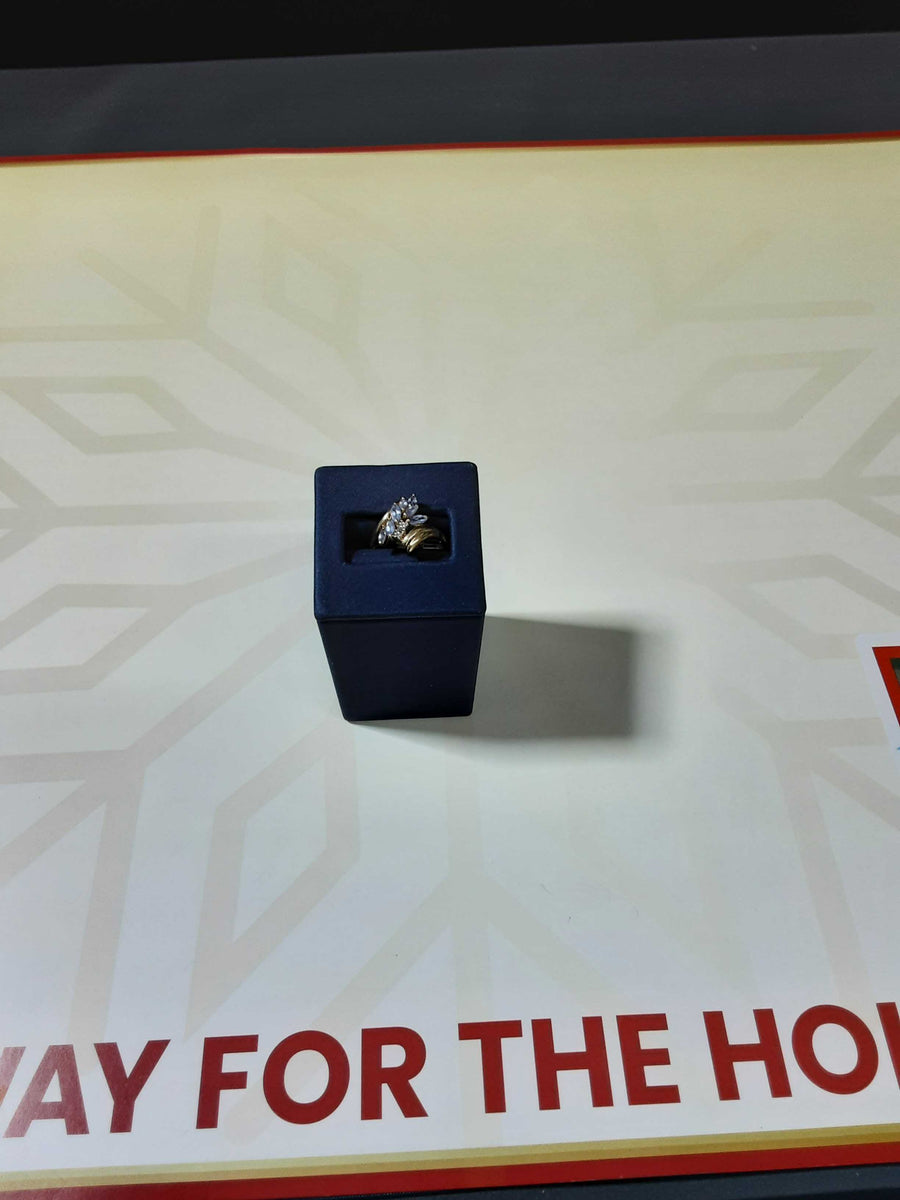 Women's Ring - Solitaire - Yellow Gold 10k (.417) 3.1 grams Size 7