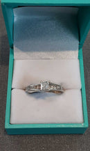 Women's Ring - White Gold 14k (.585) 3.5 grams Size 9.5