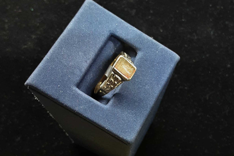 Women's Ring - Yellow Gold 10k (.417) 2.4 grams Size 7.5