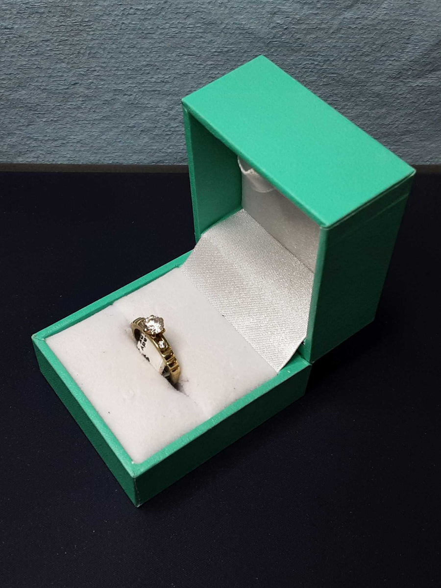 Women's Ring - Solitaire - Yellow Gold 10k (.417) 1.6 grams Size 5