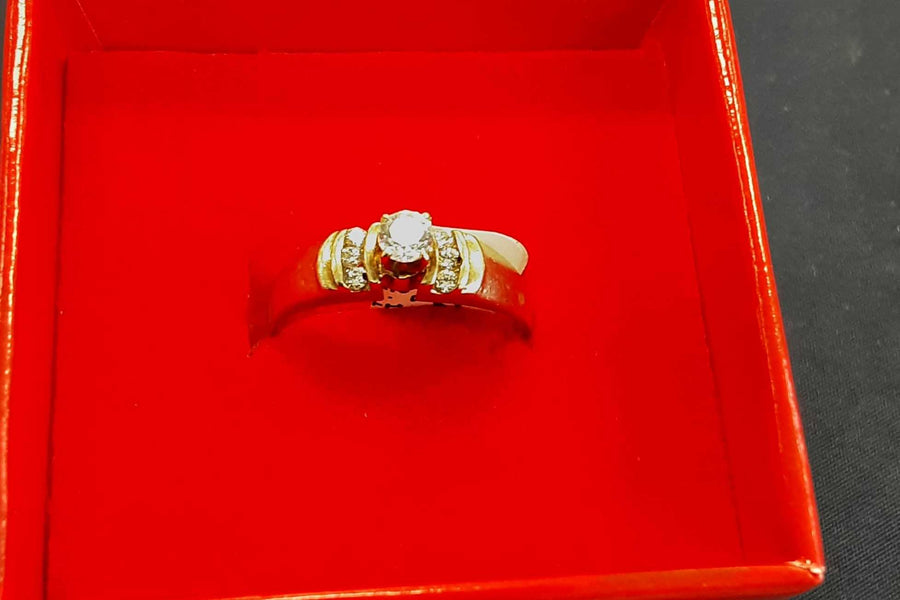 Women's Ring - Yellow Gold 10k (.417) 2.1 grams Size 8