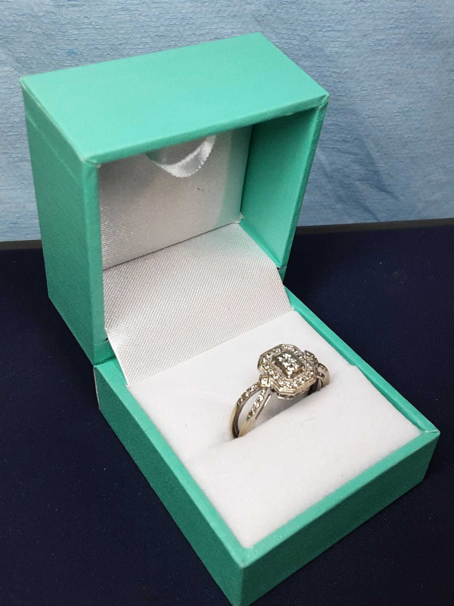Women's Ring - White Gold 10k (.417) 3.2 grams Size 8