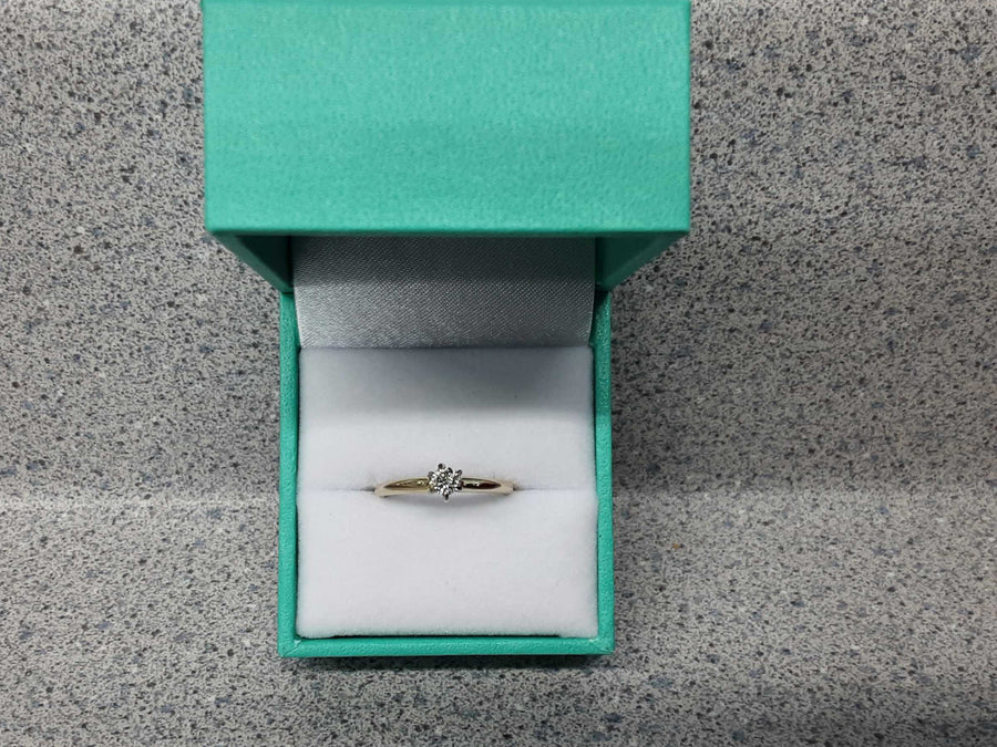 Women's Ring - Solitaire - Yellow Gold 14k (.585) 1.9 grams Size 6