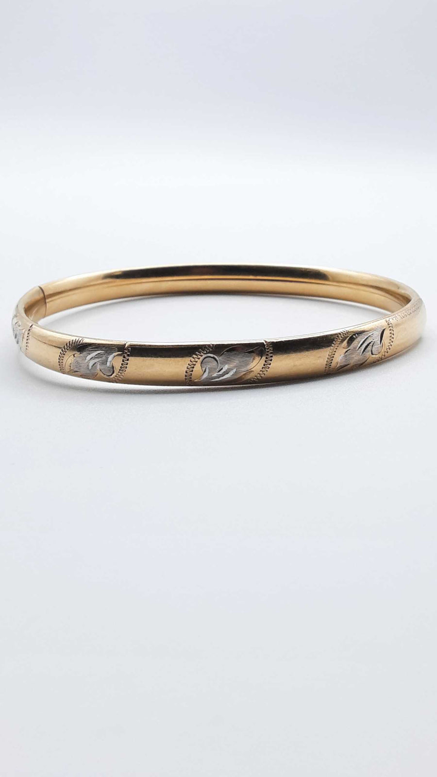 Bangle Bracelet - Yellow Gold 14k (.585) 9.6 grams 7 inch