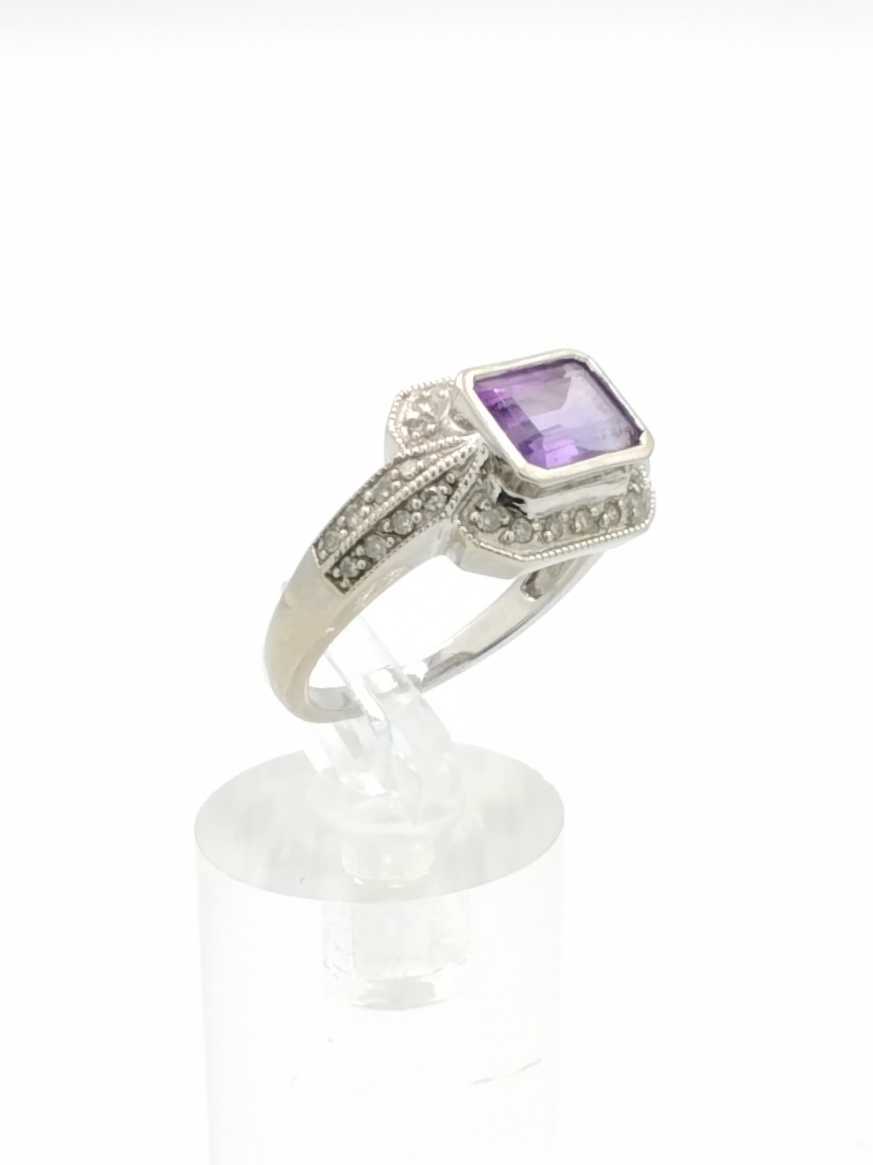 Women's Ring - White Gold 14k (.585) 4.5 grams Size 7