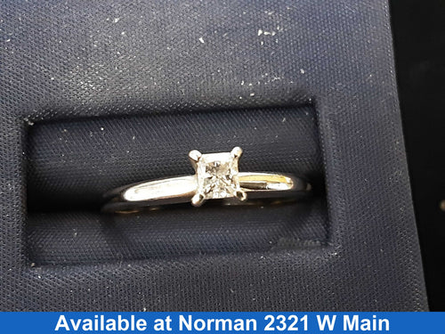 Women's Ring - Solitaire - White Gold 10k (.417) 1.9 grams Size 7.5