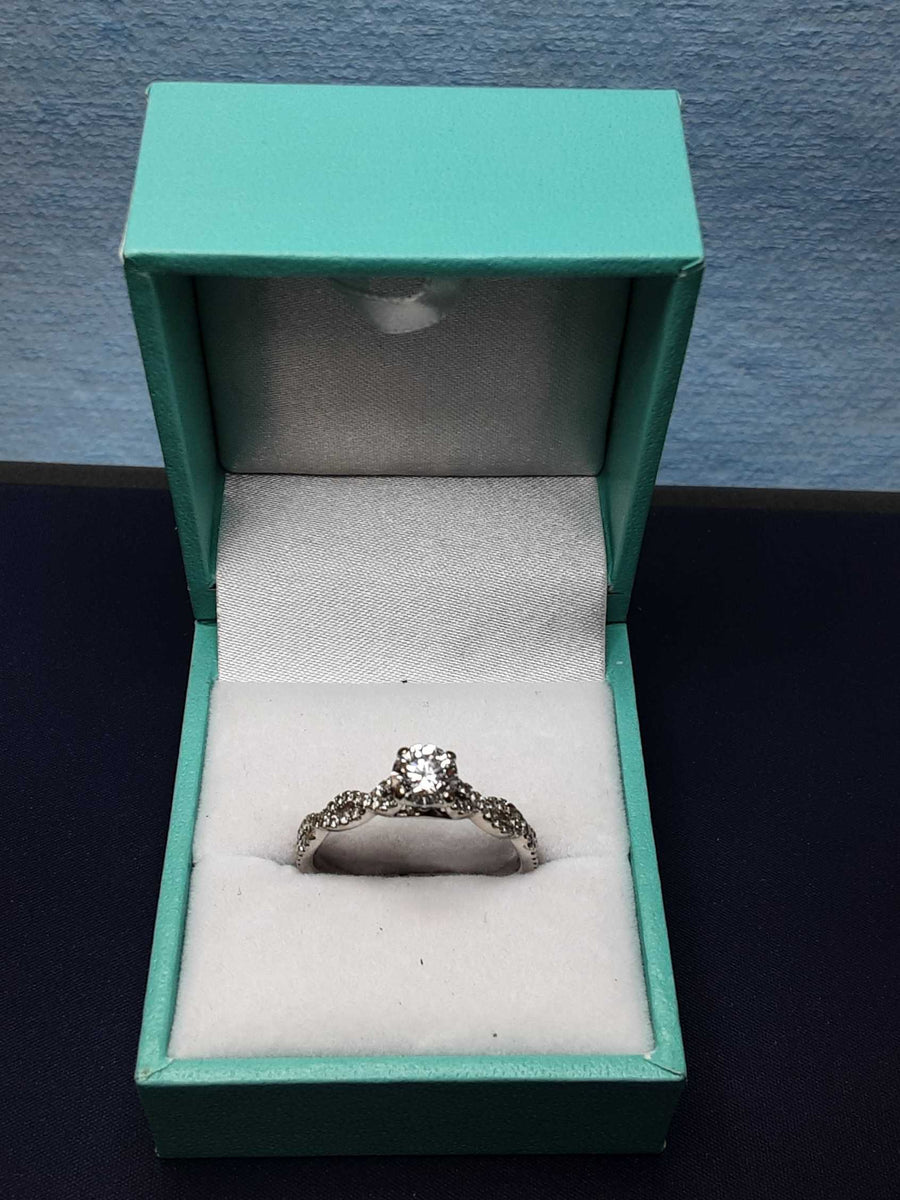 Women's Ring - White Gold 10k (.417) 3 grams Size 9