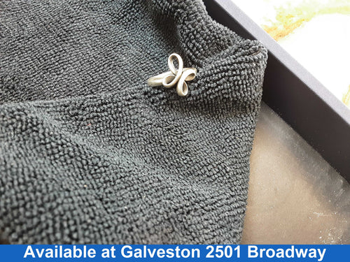 Women's Ring - Silver 5.7 grams Size 9.5
