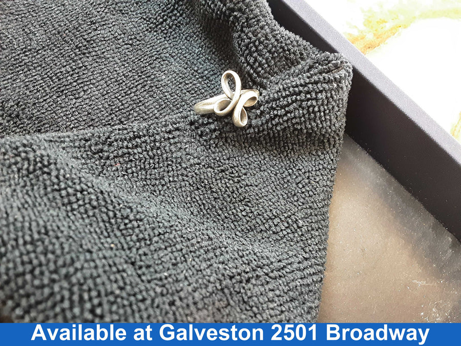 Women's Ring - Silver 5.7 grams Size 9.5