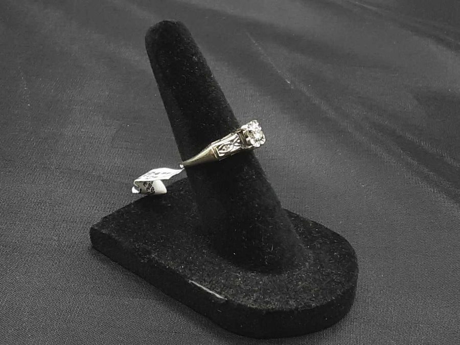 Women's Ring - Solitaire - White Gold 10k (.417) 1.8 grams Size 4