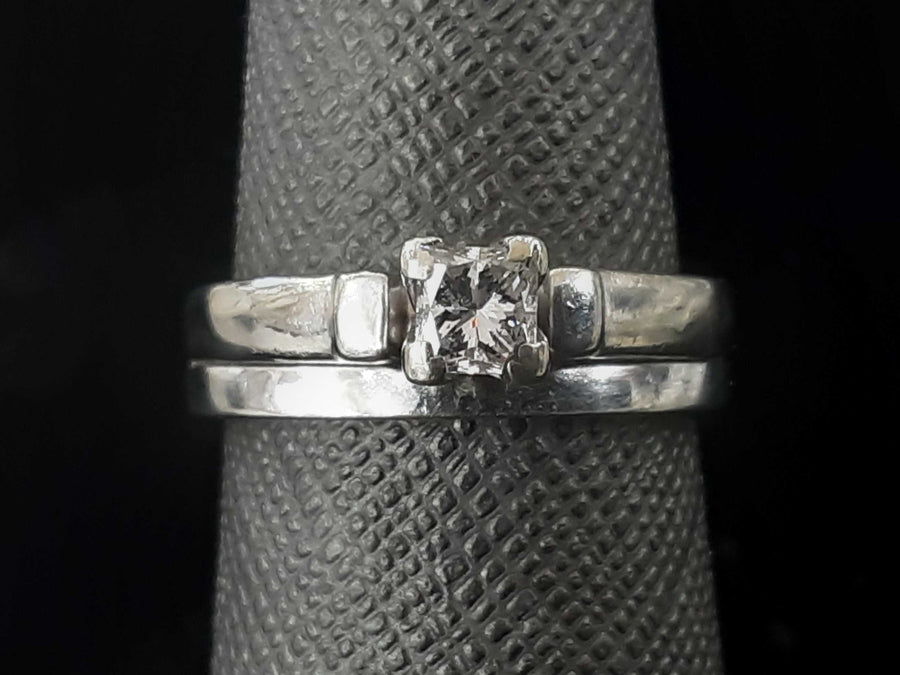 Women's Ring - Solitaire - White Gold 14k (.585) 4.8 grams Size 6