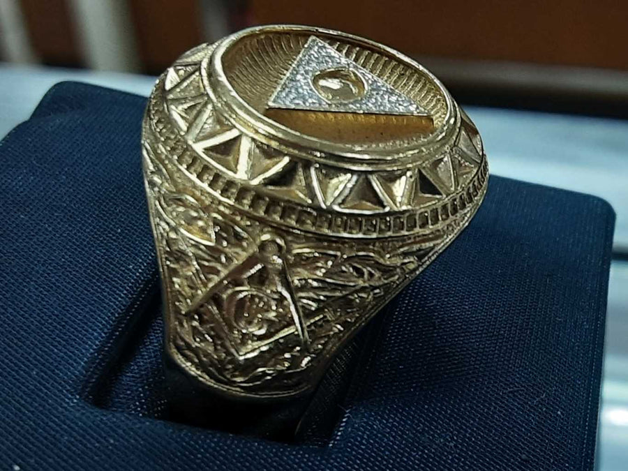 Men's Ring - Yellow Gold 10k (.417) 9.8 grams Size 20