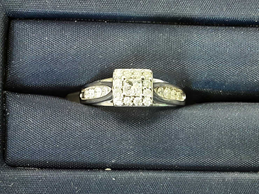 Ring - Wedding Set - White Gold 10k (.417) 3.4 grams Size 7