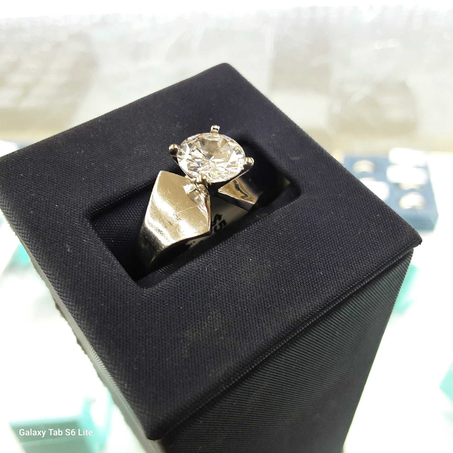 Women's Ring - Solitaire - White Gold 14k (.585) 3.9 grams Size 8.5